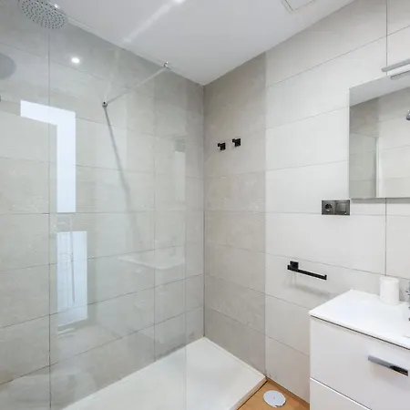 New -shared Pool & Solarium- 1b Apartment
